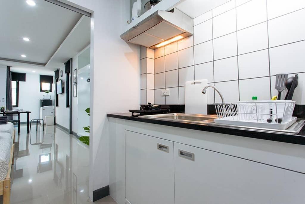 P4 Silom Large 2Beds Full Kitchen Wifi 4-6Pax Apartment Bangkok Luaran gambar