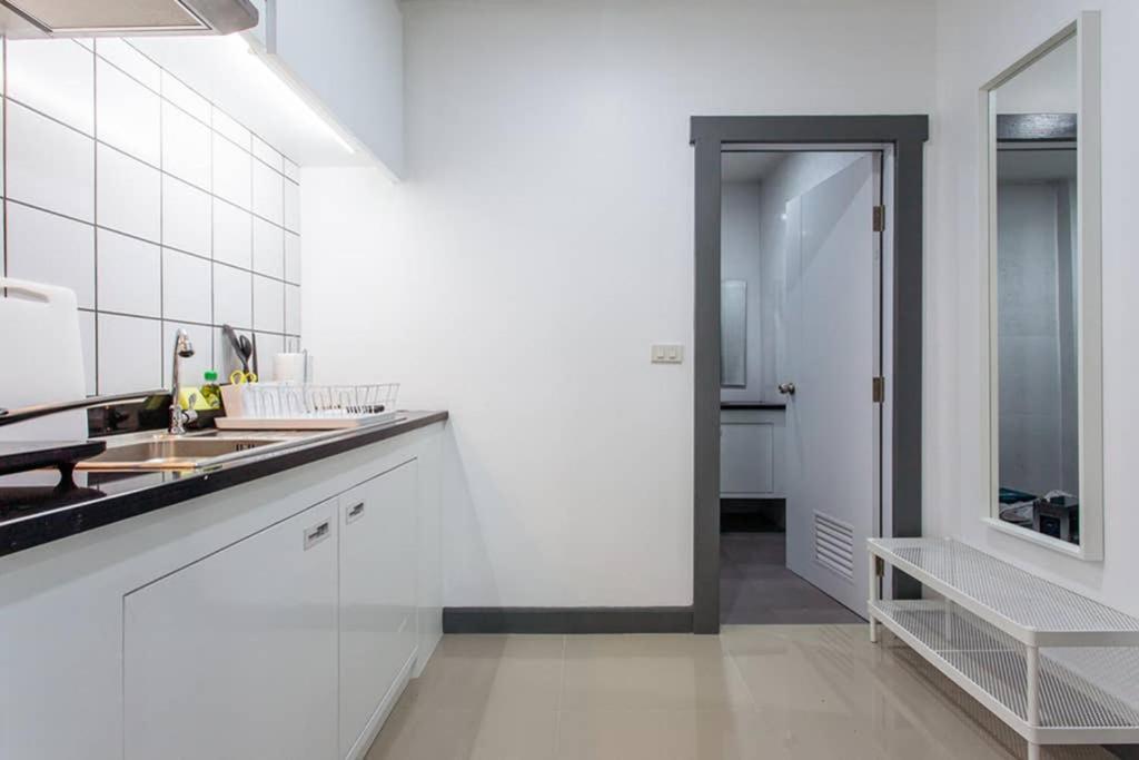 P4 Silom Large 2Beds Full Kitchen Wifi 4-6Pax Apartment Bangkok Luaran gambar